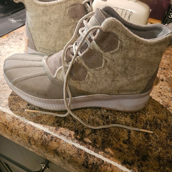 Boots - Picture 3 of 3